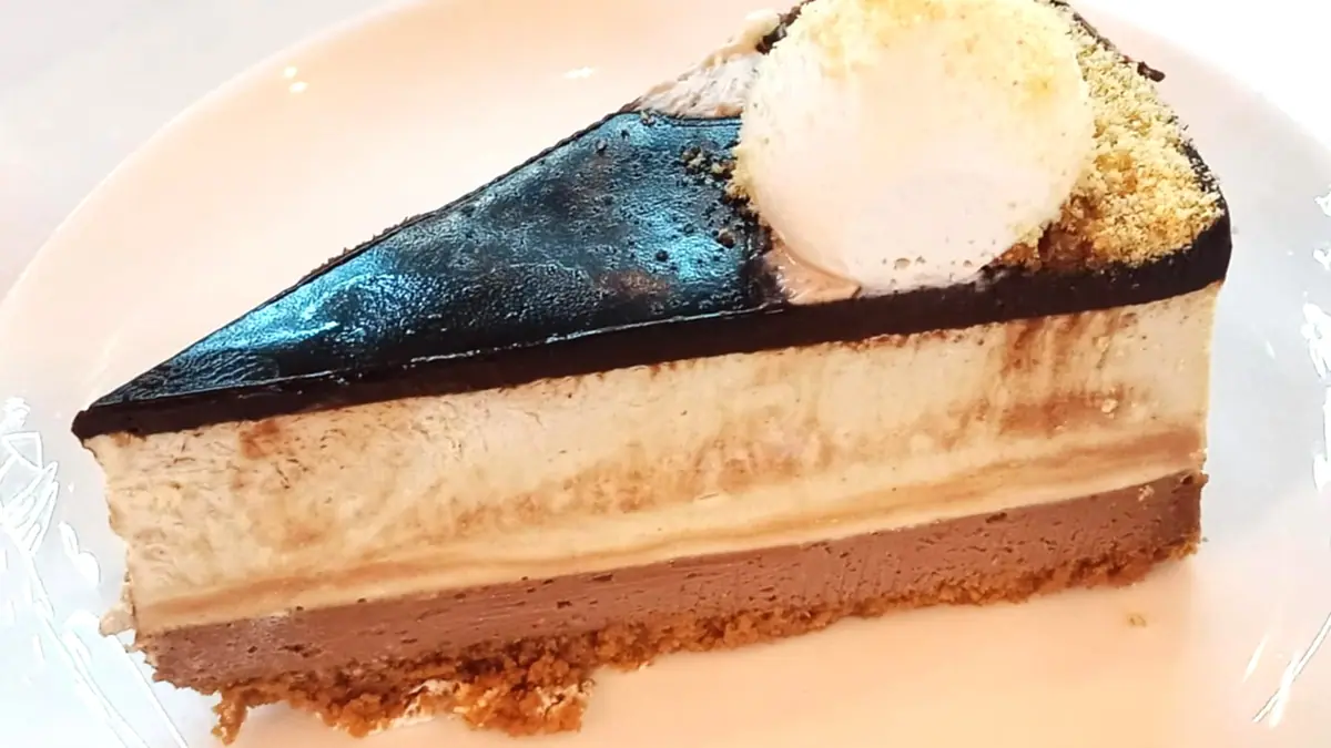 Cakes and Bakes – cake shop in New Normanton, Derby